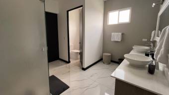 Se vende casa en San Rafael Escazú 26-710