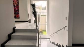Se vende casa en San Rafael Escazú 26-710