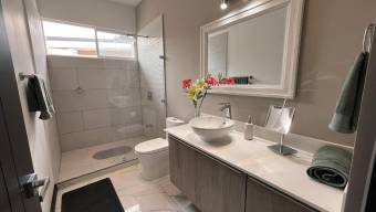 Se vende casa en San Rafael Escazú 26-710