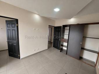 Venta de casa remodelada con amplio patio y amenidades #27-272 GS