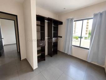 Venta de casa remodelada con amplio patio y amenidades #27-272 GS