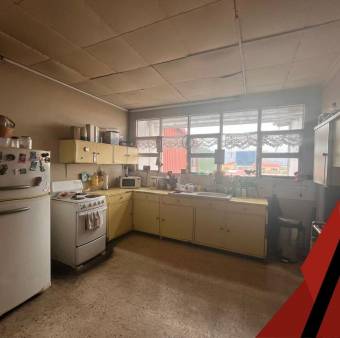 Venta de propiedad comercial con uso mixto y alto potencial #27-302 GS