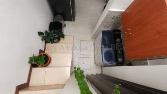 Se vende apartamento en San Rafael Montes de Oca 27-181