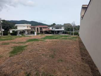 Se vende lote en Uruca Santa Ana 27-92