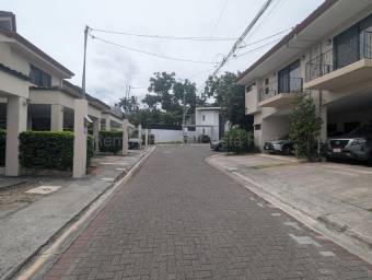 Se vende lote en Uruca Santa Ana 27-92