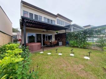Casa moderna condominio Ciudad Colón