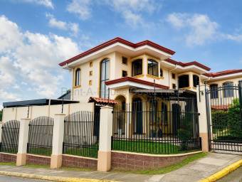 Venta de casa en condominio con terraza y seguridad #27-312 GS