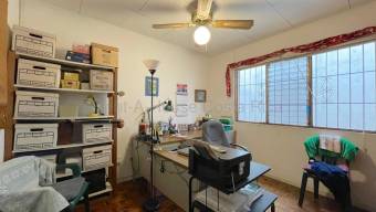 Venta de Casa Esquinera de una Planta en San Rafael de Escazú. RAH 27-289