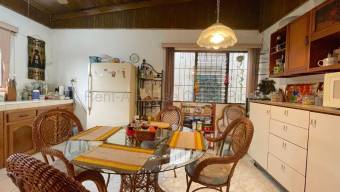 Venta de Casa Esquinera de una Planta en San Rafael de Escazú. RAH 27-289