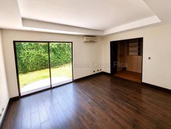 Se vende casa en Mora Colón 27-325