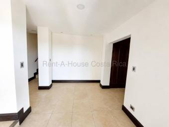 Se vende casa en Mora Colón 27-325