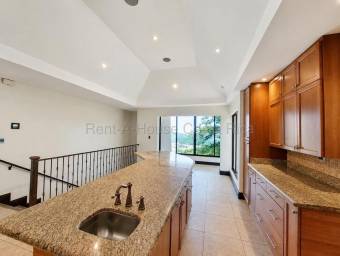 Se vende casa en Mora Colón 27-325