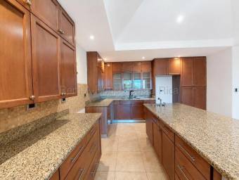 Se vende casa en Mora Colón 27-325