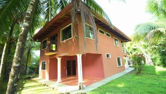 SE VENDE CASA CON PISCINA Y GRAN POTENCIAL DE INVERSION CERCA DEL MAR