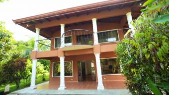 SE VENDE CASA CON PISCINA Y GRAN POTENCIAL DE INVERSION CERCA DEL MAR