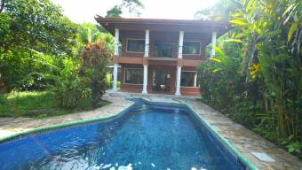 SE VENDE CASA CON PISCINA Y GRAN POTENCIAL DE INVERSION CERCA DEL MAR