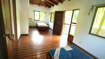 SE VENDE CASA CON PISCINA Y GRAN POTENCIAL DE INVERSION CERCA DEL MAR