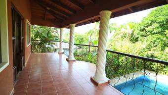 SE VENDE CASA CON PISCINA Y GRAN POTENCIAL DE INVERSION CERCA DEL MAR