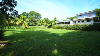 SE VENDE CASA CON PISCINA Y GRAN POTENCIAL DE INVERSION CERCA DEL MAR