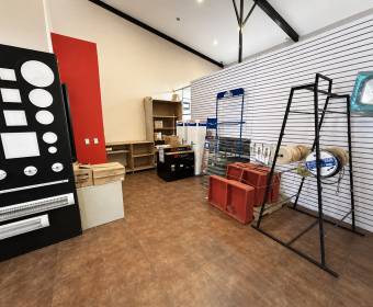 Commercial building for sale on Calle Meza, Alajuela.