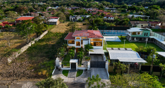 Casa independiente de 2 plantas a la venta en La Caraña, Piedades de Santa Ana