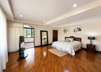 Casa independiente de 2 plantas a la venta en La Caraña, Piedades de Santa Ana