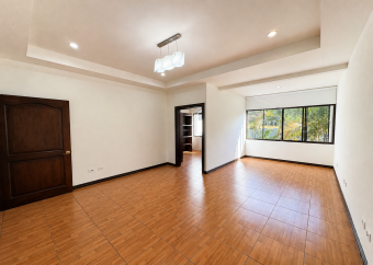 Casa independiente de 2 plantas a la venta en La Caraña, Piedades de Santa Ana
