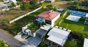 Casa independiente de 2 plantas a la venta en La Caraña, Piedades de Santa Ana