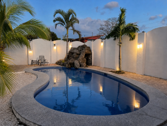 Casa independiente de 2 plantas a la venta en La Caraña, Piedades de Santa Ana