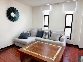 Casa independiente de 2 plantas a la venta en La Caraña, Piedades de Santa Ana