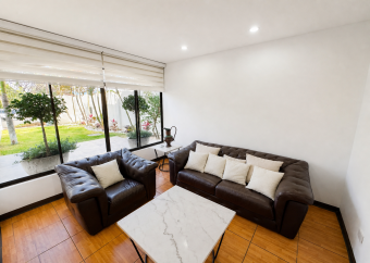 Casa independiente de 2 plantas a la venta en La Caraña, Piedades de Santa Ana