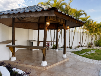 Casa independiente de 2 plantas a la venta en La Caraña, Piedades de Santa Ana