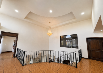 Casa independiente de 2 plantas a la venta en La Caraña, Piedades de Santa Ana