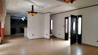 Venta de Casa en Mercedes de Heredia. RAH 27-404