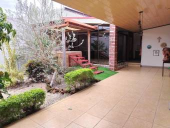Venta de Casa en Mercedes de Heredia. RAH 27-404