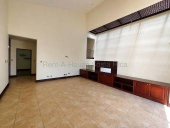 Venta de Casa de Lujo en Ciudad Colón. RAH 27-325