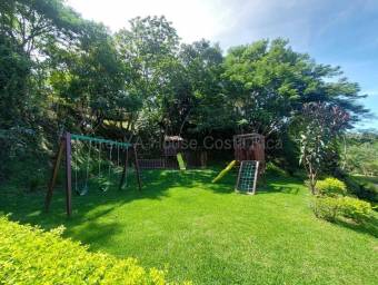 Venta de Casa de Lujo en Ciudad Colón. RAH 27-325