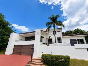 Venta de Casa de Lujo en Ciudad Colón. RAH 27-325