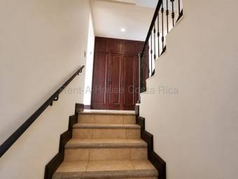 Venta de Casa de Lujo en Ciudad Colón. RAH 27-325