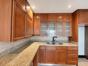 Venta de Casa de Lujo en Ciudad Colón. RAH 27-325