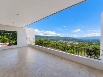 Venta de Casa de Lujo en Ciudad Colón. RAH 27-325