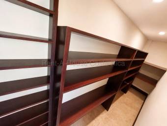 Venta de Casa de Lujo en Ciudad Colón. RAH 27-325