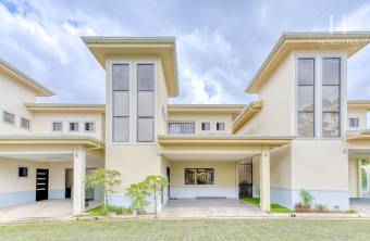 Se Vende Casa en Subcondominio de Residencial Altamonte, Granadilla de Curridabat 3 Habita Se Vende Casa en Subcondominio de Residencial Altamonte, Granadilla de Curridabat 3 Habita