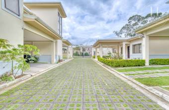Se Vende Casa en Subcondominio de Residencial Altamonte, Granadilla de Curridabat 3 Habita Se Vende Casa en Subcondominio de Residencial Altamonte, Granadilla de Curridabat 3 Habita