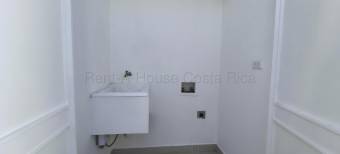 Se alquila apartamento en Piedades Santa Ana 27-65