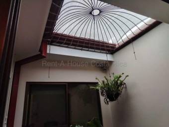 Se alquila casa en La Ribera Belén 27-379