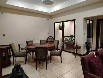 Se alquila casa en La Ribera Belén 27-379
