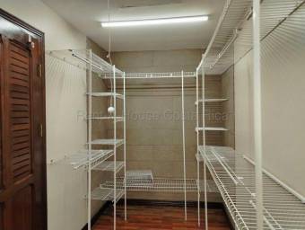 Se alquila casa en La Ribera Belén 27-379