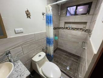 Se vende casa en Zapote San José 26-1913