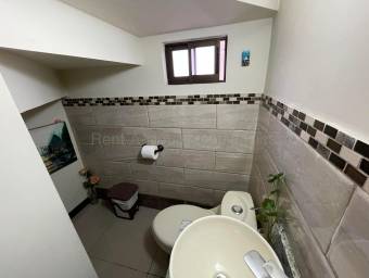 Se vende casa en Zapote San José 26-1913